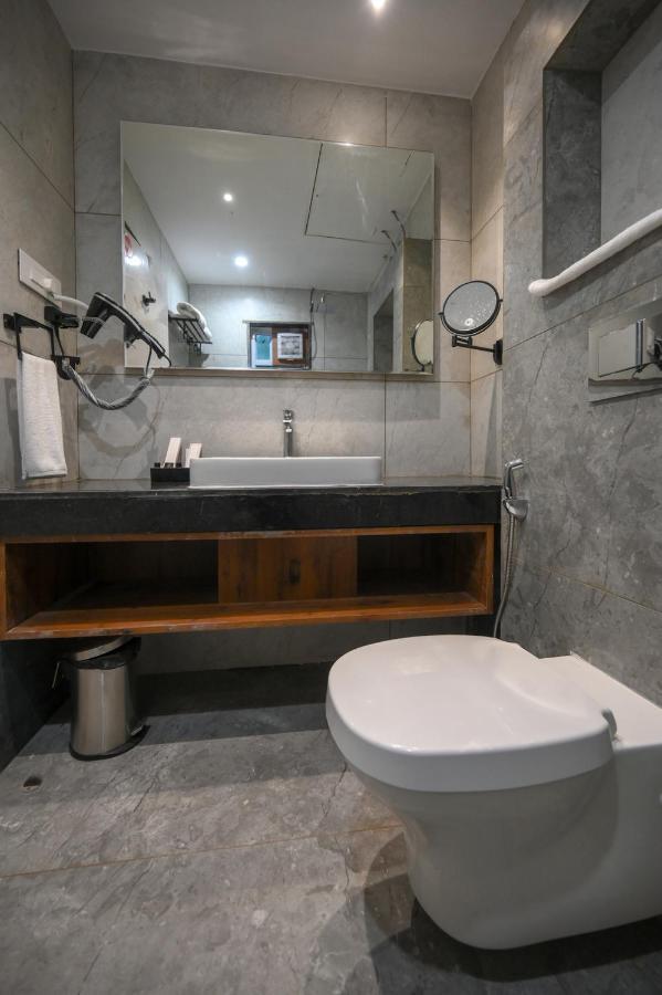 The Shivalik Hotel Bhubaneswar Exterior photo