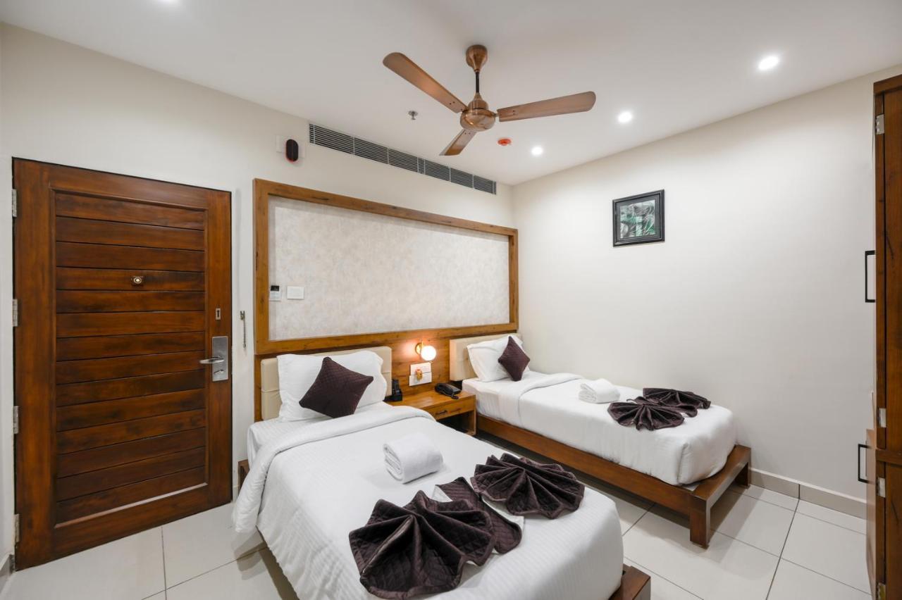 The Shivalik Hotel Bhubaneswar Exterior photo